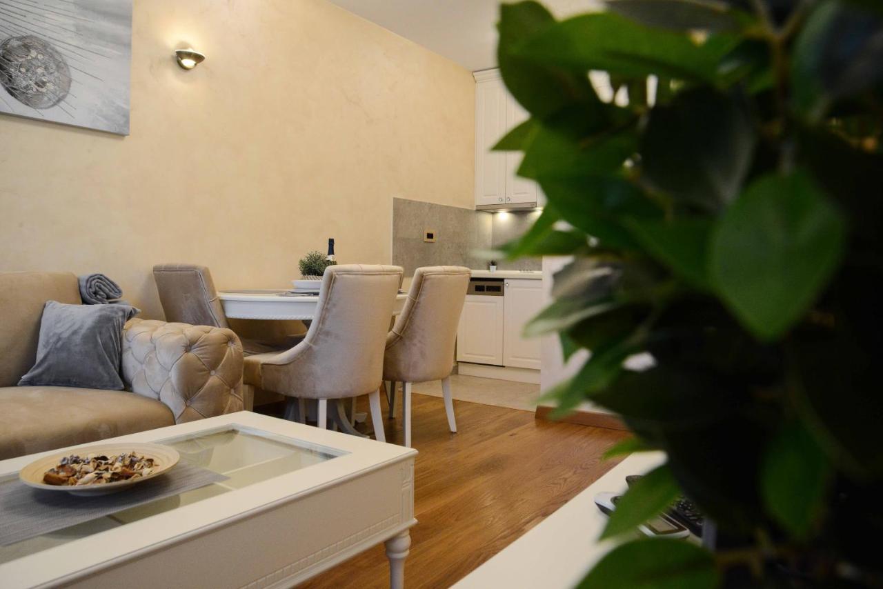 Tesla 70 Apartment With Secure Parking In The Garage Novi Sad Exterior foto