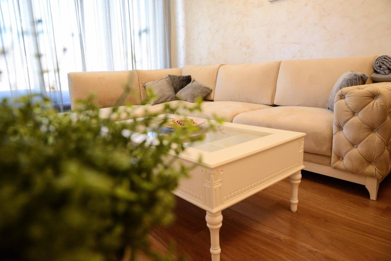 Tesla 70 Apartment With Secure Parking In The Garage Novi Sad Exterior foto